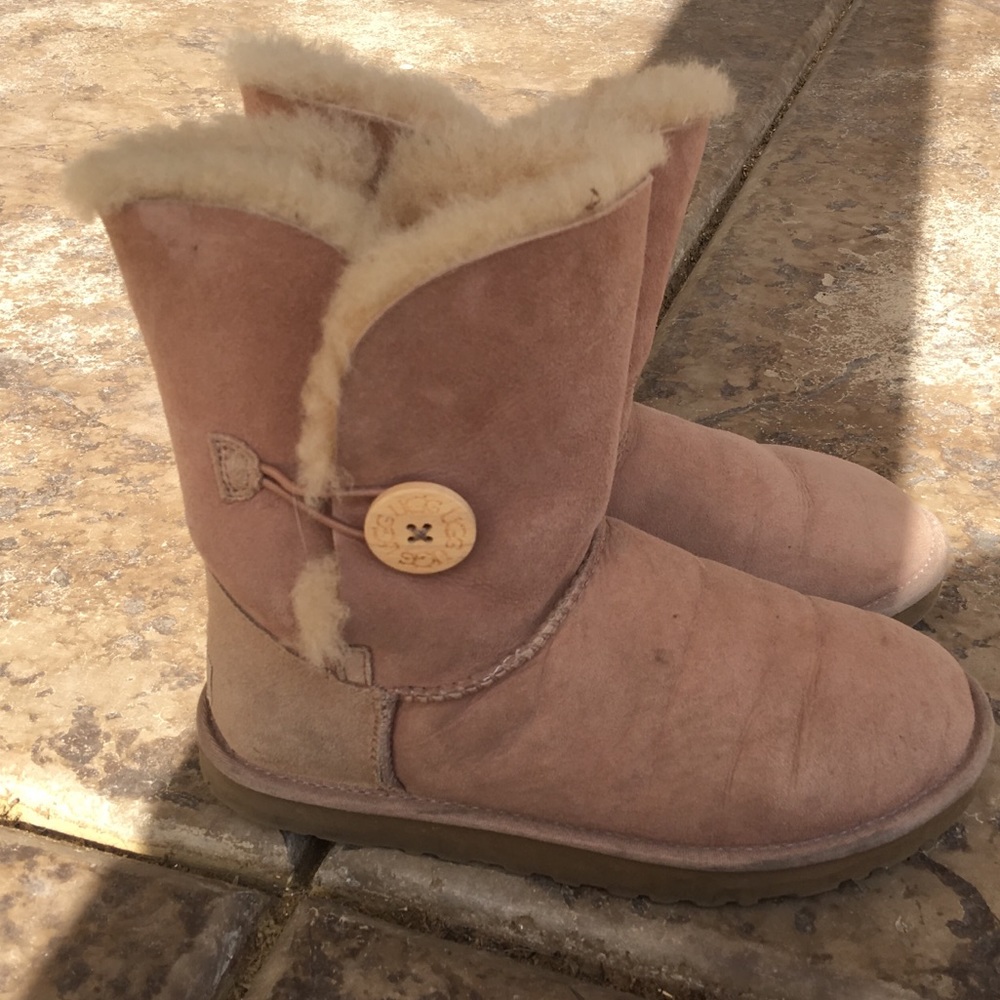 UGG Bailey Short Button Boots - Women’s - Size 7